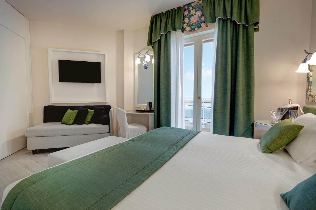 Hotel Cavalieri Palace & Suites ليدو دي يسولو المظهر الخارجي الصورة