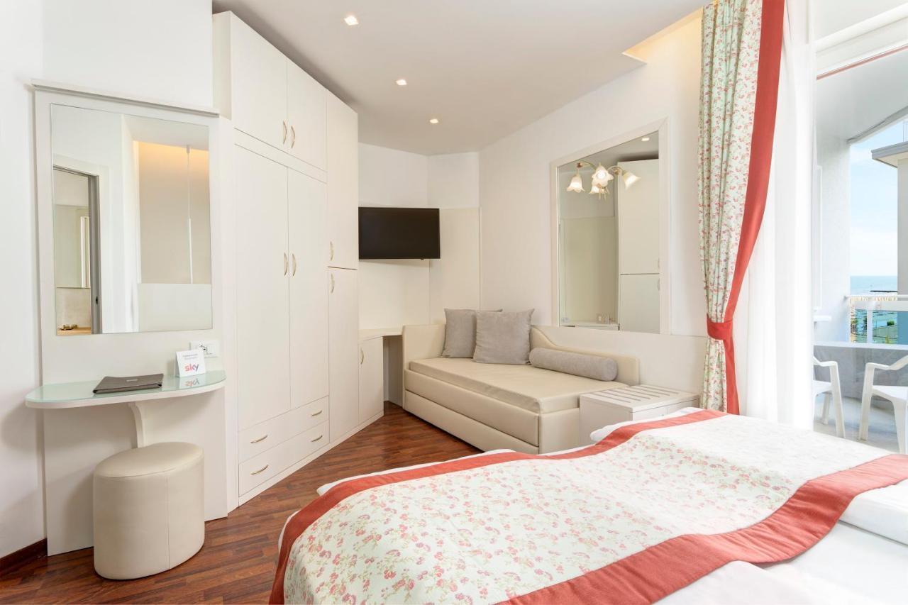 Hotel Cavalieri Palace & Suites ليدو دي يسولو المظهر الخارجي الصورة