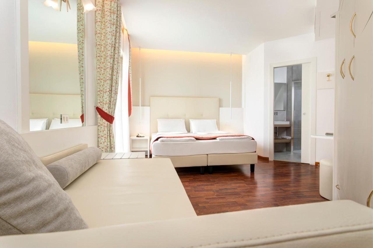 Hotel Cavalieri Palace & Suites ليدو دي يسولو المظهر الخارجي الصورة