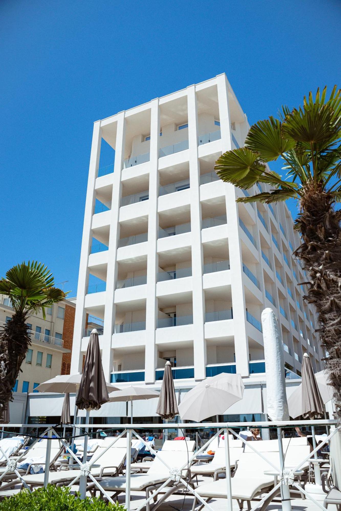 Hotel Cavalieri Palace & Suites ليدو دي يسولو المظهر الخارجي الصورة