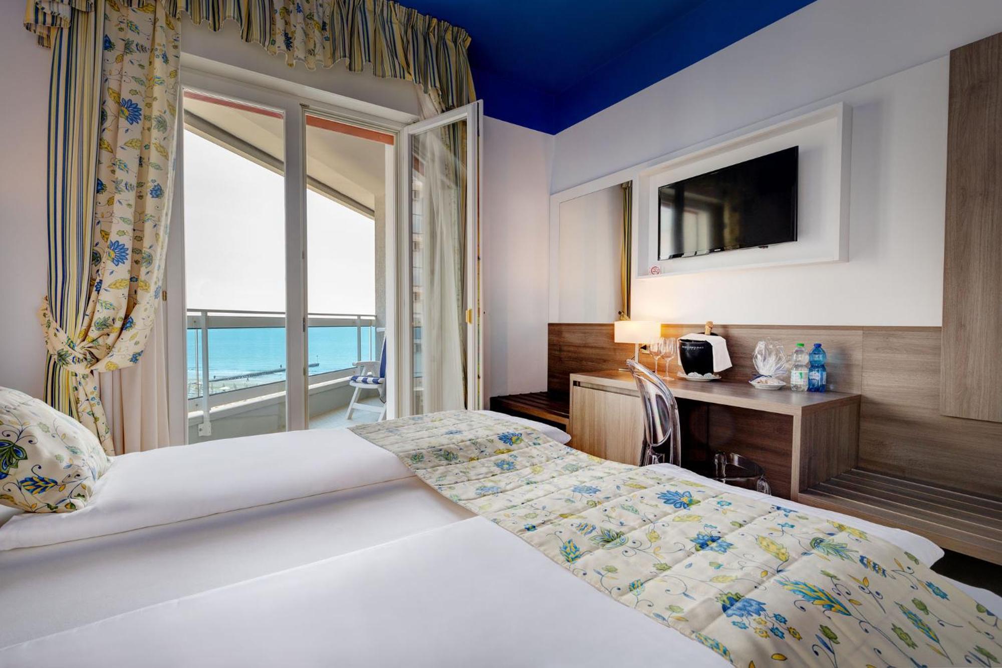 Hotel Cavalieri Palace & Suites ليدو دي يسولو المظهر الخارجي الصورة