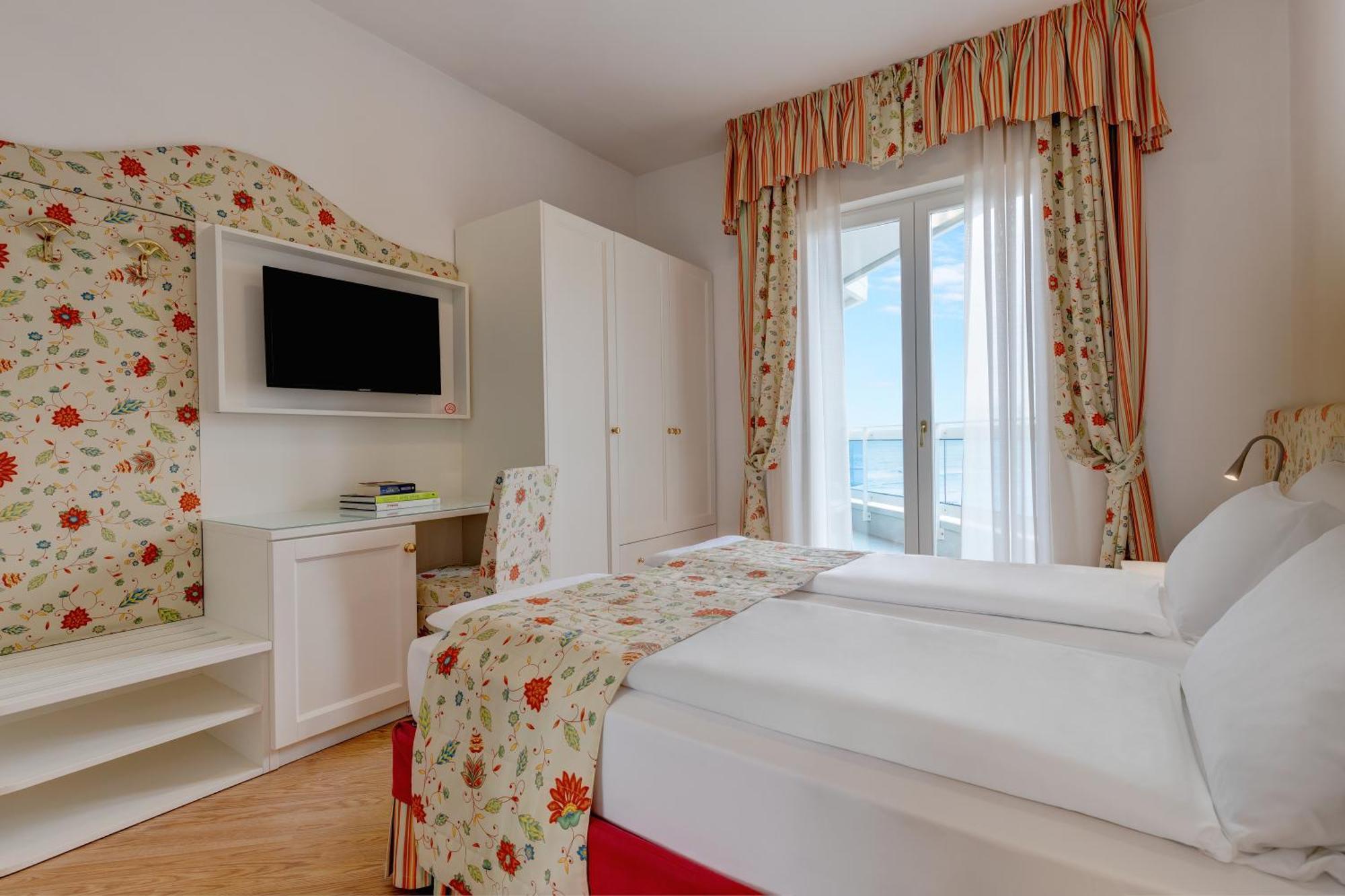 Hotel Cavalieri Palace & Suites ليدو دي يسولو المظهر الخارجي الصورة
