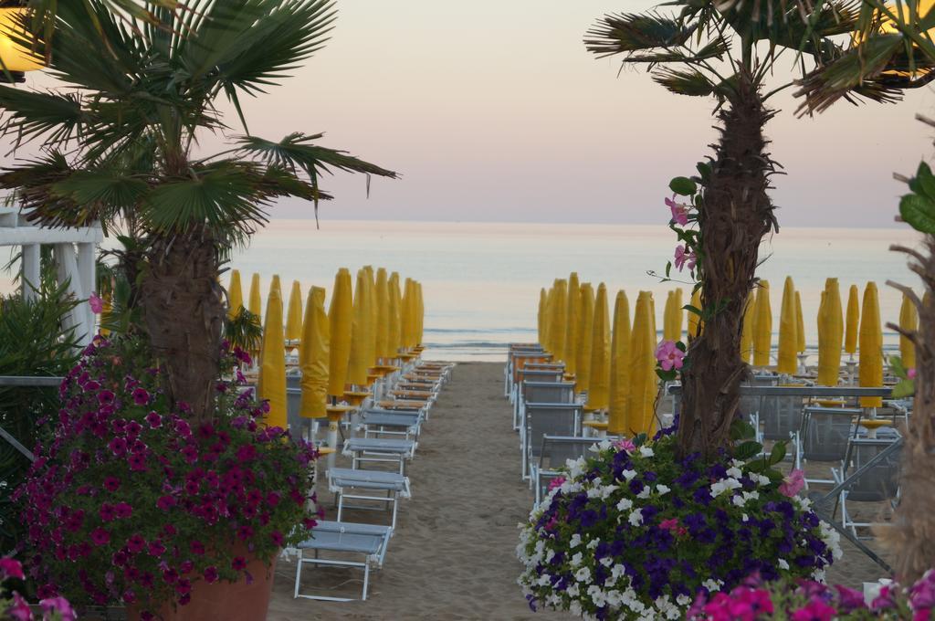 Hotel Cavalieri Palace & Suites ليدو دي يسولو المظهر الخارجي الصورة